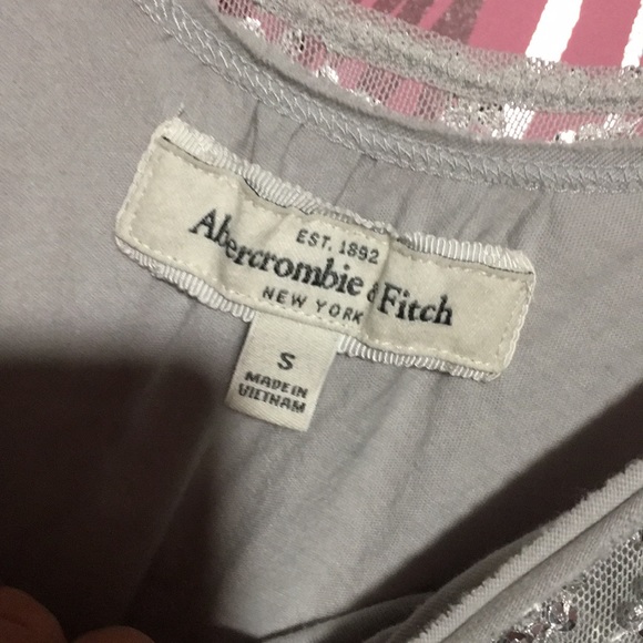 Gorgeous sequin silver top - Picture 3 of 3